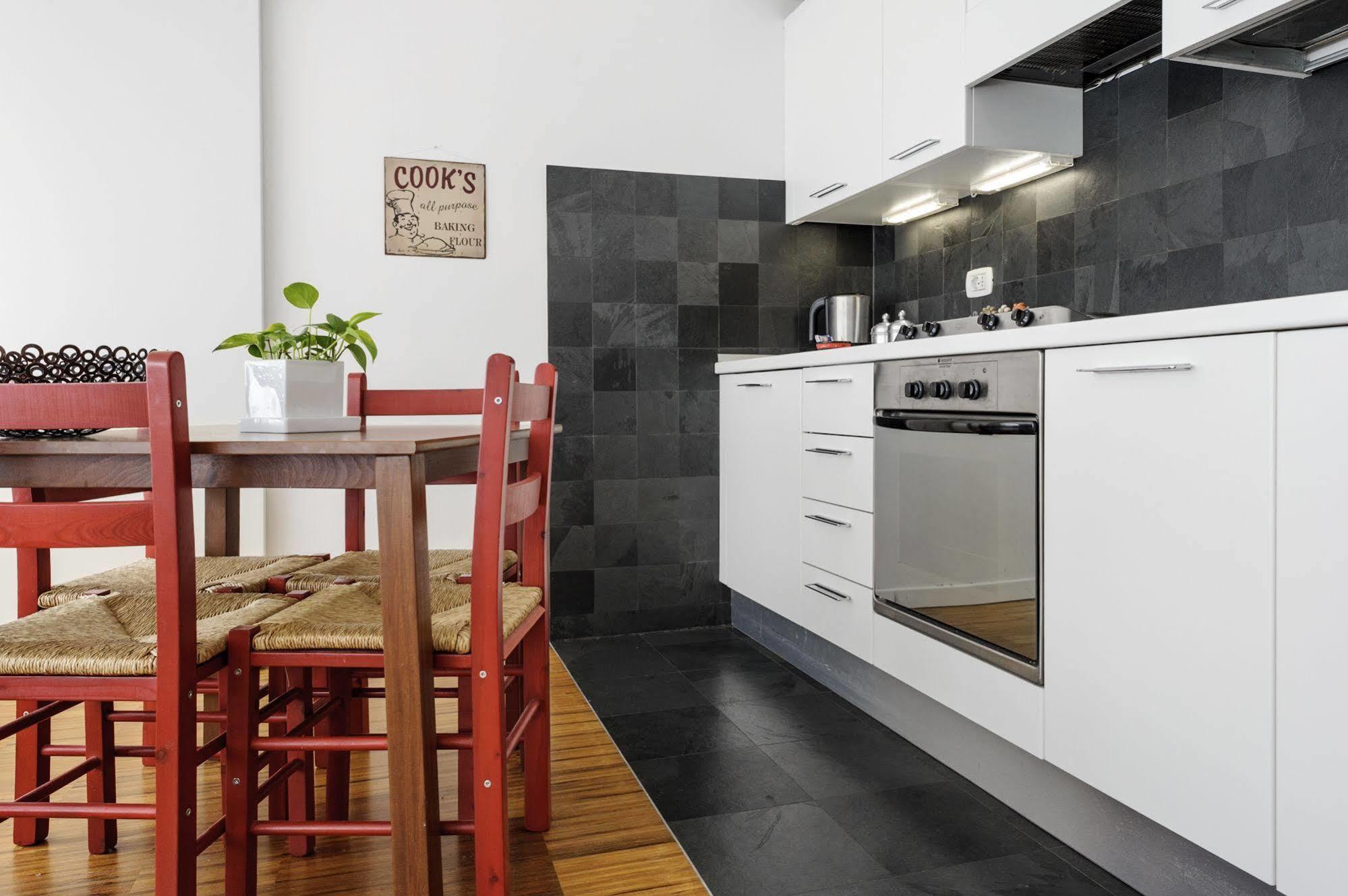Isola Apartments Милан Экстерьер фото